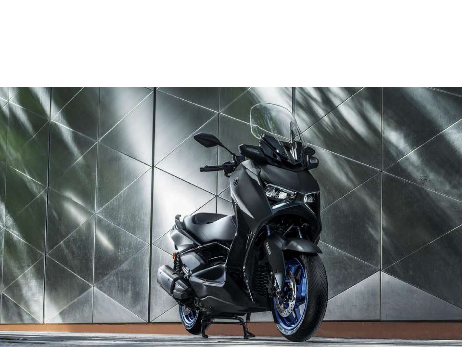 Скутер YAMAHA X - MAX 300 (Tech Black) 2023